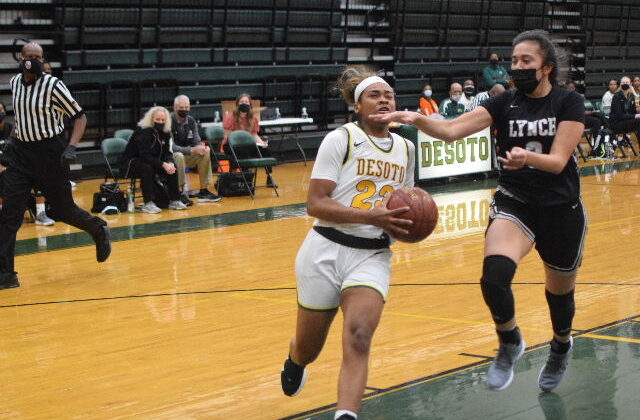 Desoto advances to state semifinal by winning Region 2