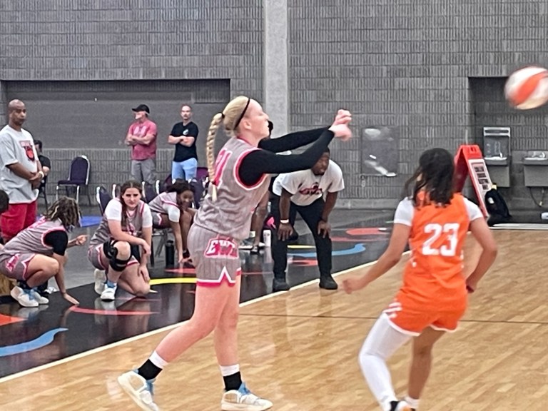 Good Connectors on the Court