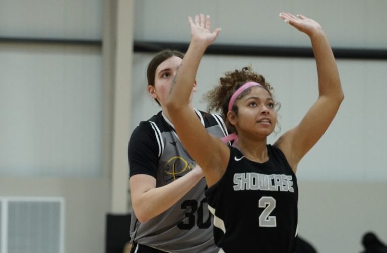 Guards Steady in Final Day at Roses Classic