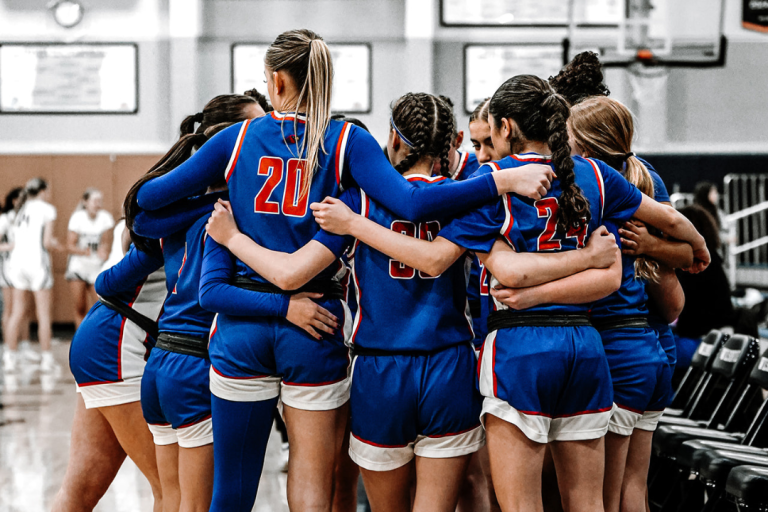 La Salle Hangs On to Upset Nelson 51-43